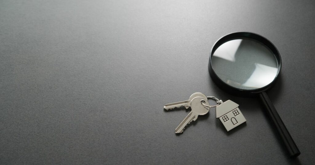 Tenant referencing search - photo showing house keys lying next to a magnifying glass